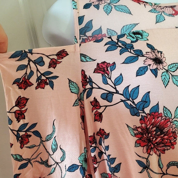 French Laundry Cutout Shoulder Pink Floral Plus Top - Picture 3 of 6